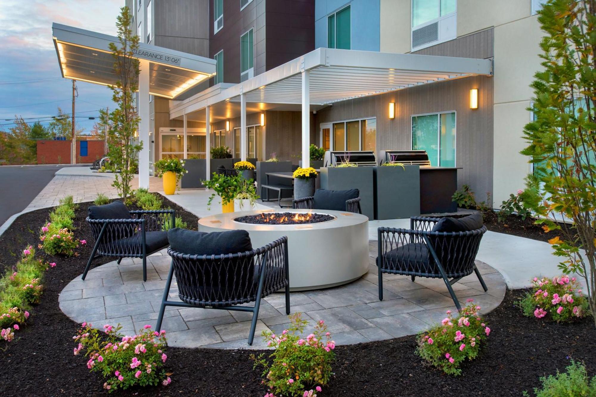 Towneplace Suites Portland Airport Me South Portland Exterior foto